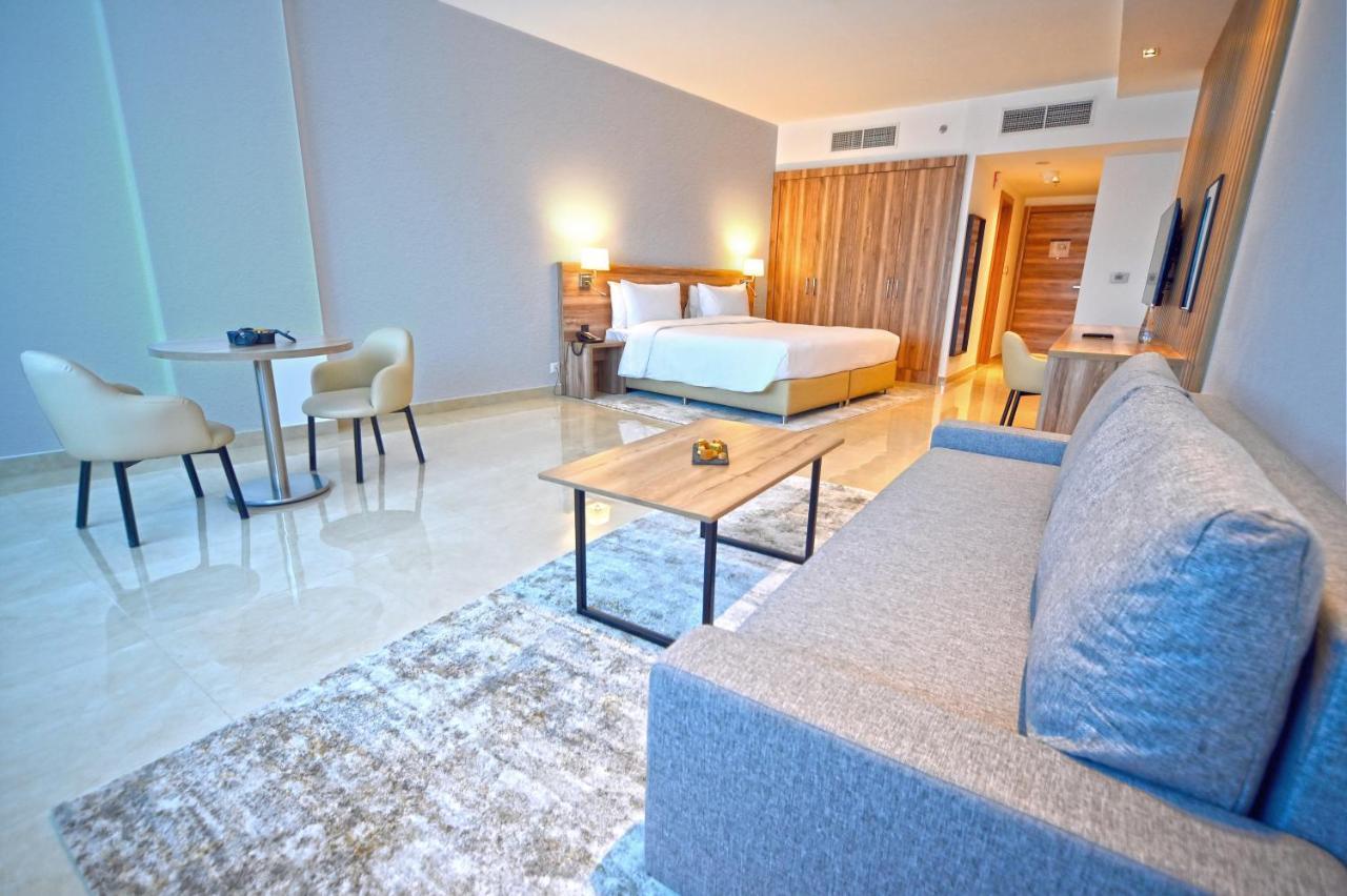Pyramisa Hotel Apartments Дубай Екстер'єр фото