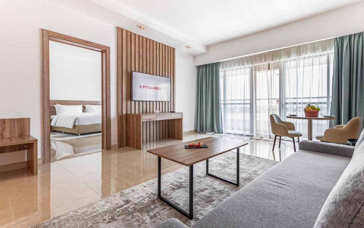 Pyramisa Hotel Apartments Дубай Екстер'єр фото