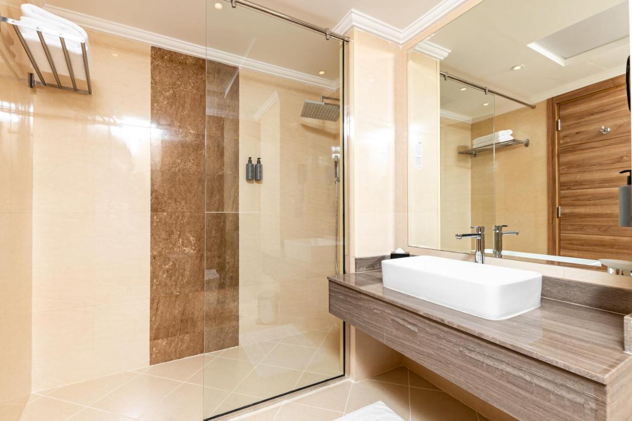 Pyramisa Hotel Apartments Дубай Екстер'єр фото