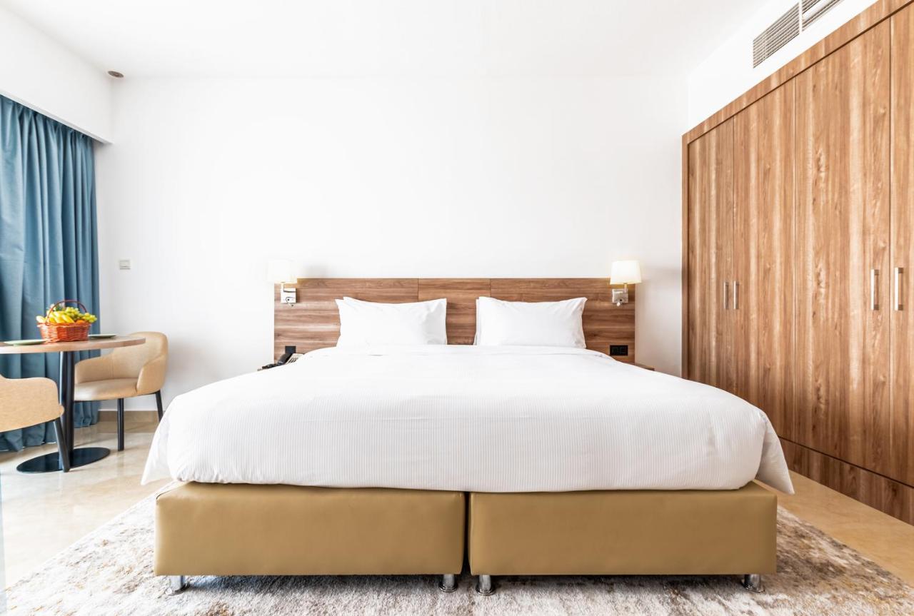 Pyramisa Hotel Apartments Дубай Екстер'єр фото